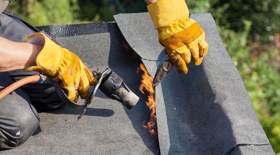 Expert Emergency Roof Repairs services in Glencoe, IL